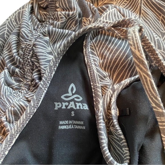 PrAna Gray & White Tropical Leaf Print Racerback Spaghetti Strap Casual Dress - Picture 3 of 9